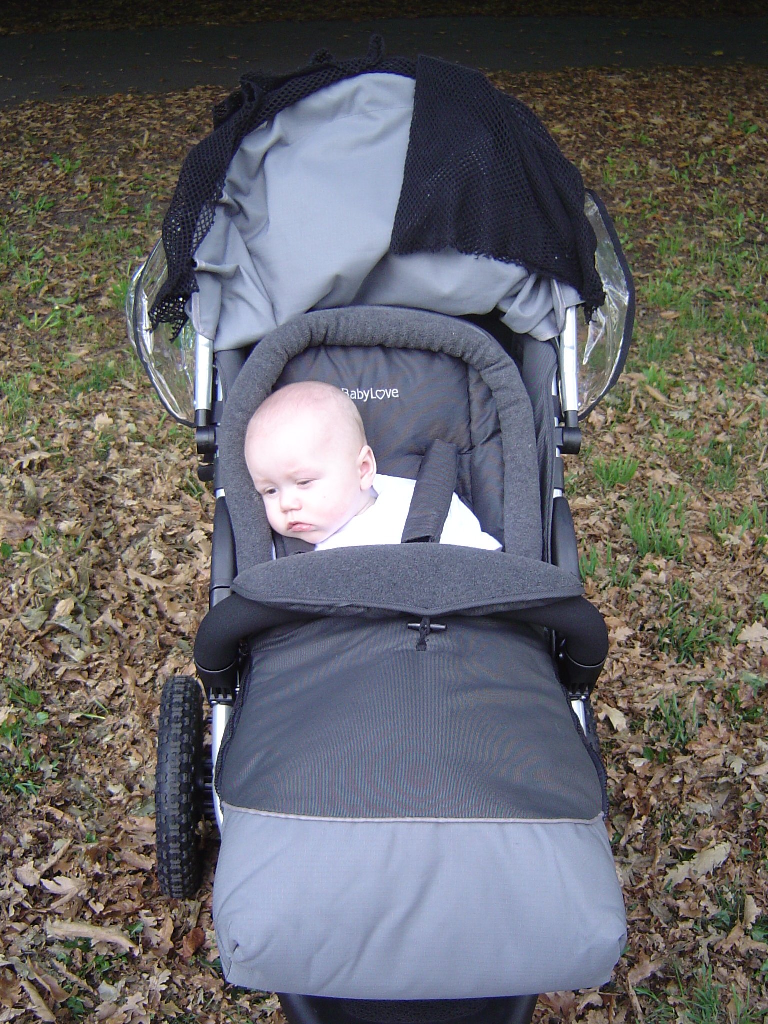 Baby/2004-03-21/Just woke up after a blade 1.jpg